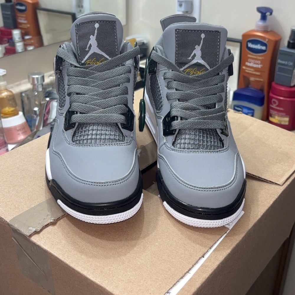 Cool grey Jordan 4’s